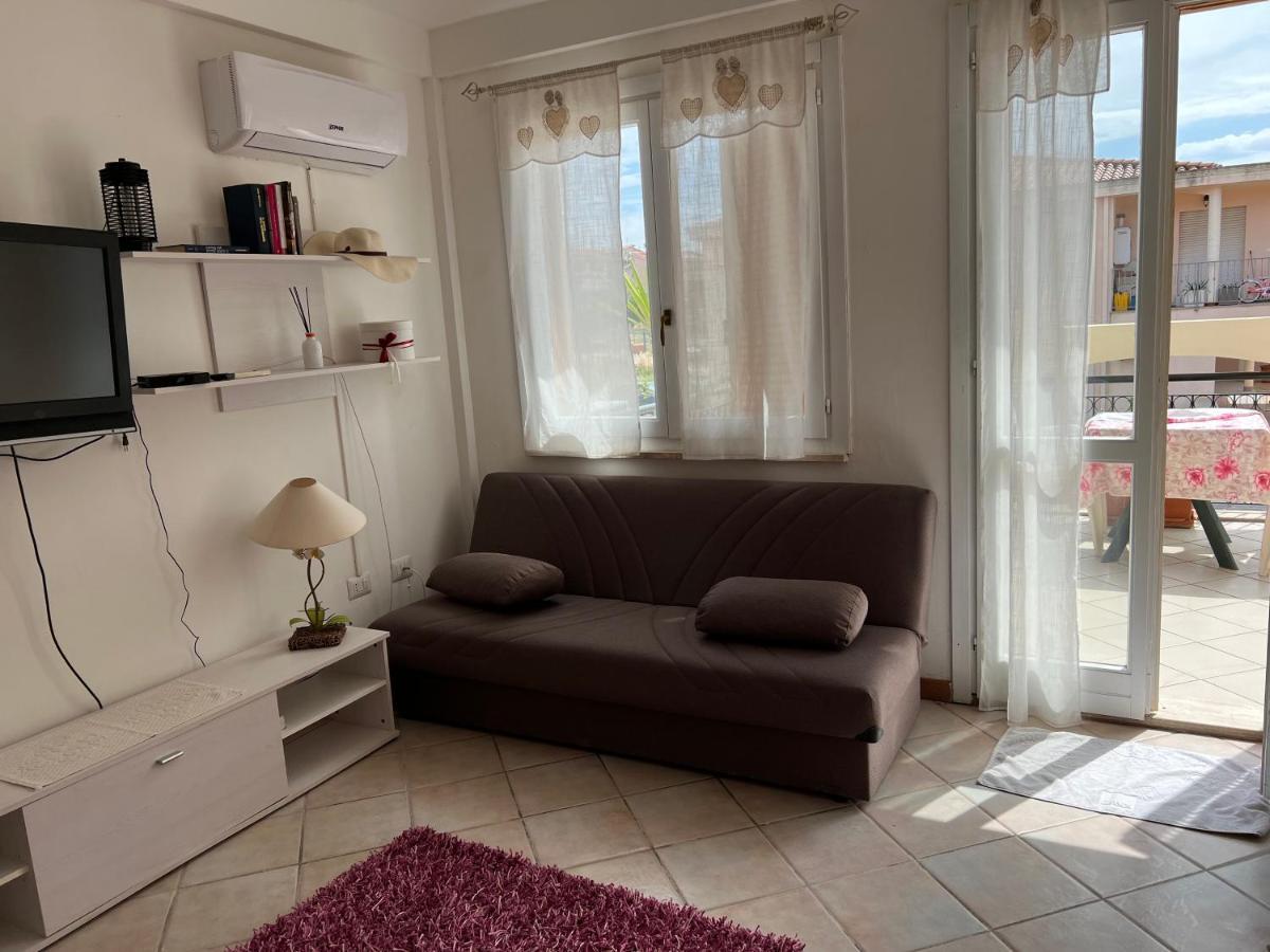 Ferienwohnung Santa Margherita Di Pula Exterior foto
